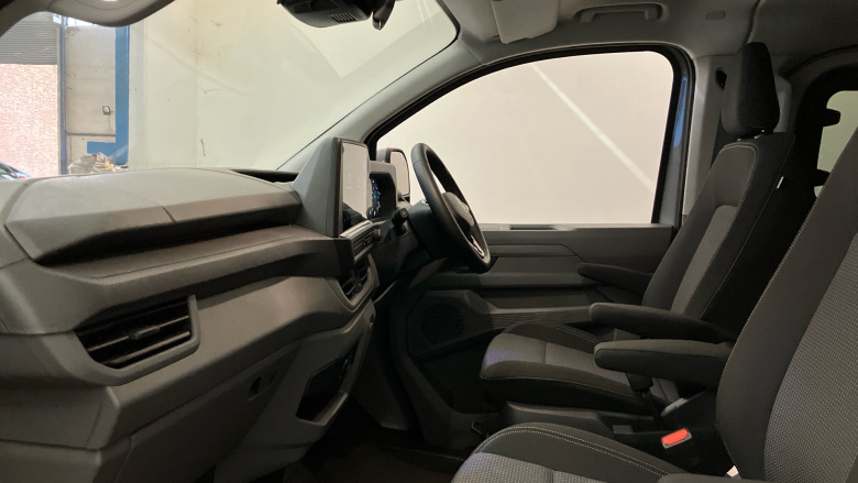 Volkswagen Transporter T32 Lwb Electric 160kW 65kWh Commerce Pro Kombi Van Auto